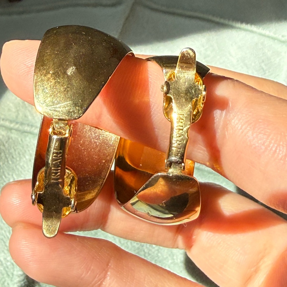 Trifari vintage clip on gold Curved Hoop Earrings - Picture 4 of 10